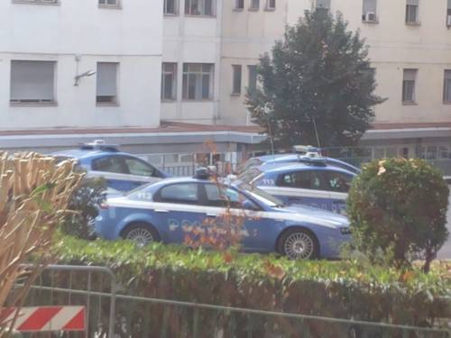 C'è un uomo armato di fucile: panico in un ospedale di Roma