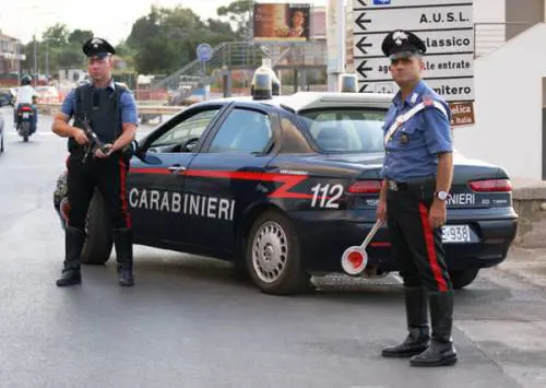 Roma, nomadi con auto rubata e katana. Presi dopo inseguimento