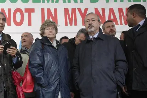 I soliti intrusi si appropriano del mezzo flop