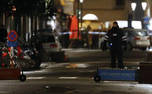 Bruxelles, sedici arresti. Salah ancora in fuga