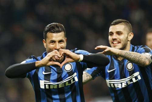 L'Inter travolge il Frosinone: è sola in testa alla classifica