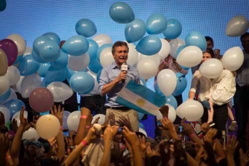 Argentina, Macri vince ma è "un'anatra zoppa"