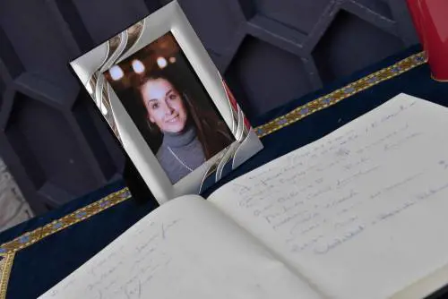 L'addio del padre a Valeria "La benedica anche un imam"