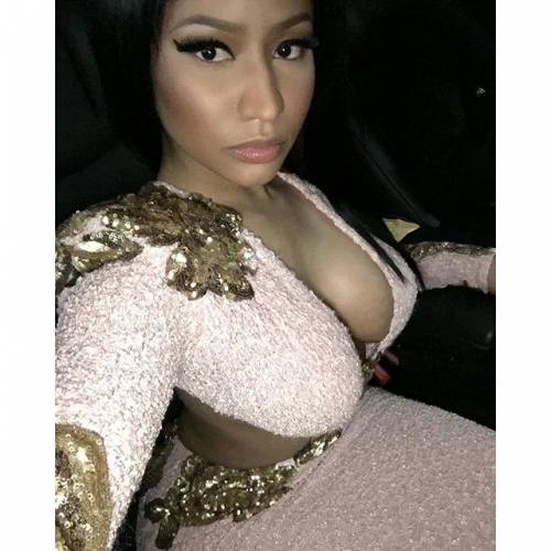 Nicki Minaj: seno hot su Instagram per gli American Music Awards