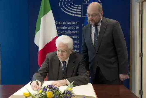 Mattarella al Parlamento Ue: "Non sbarriamo le frontiere"