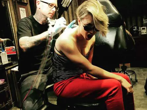 Kaley Cuoco e le altre: quando il tatuaggio evoca l'ex