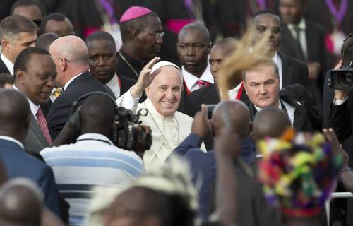 Il Papa è arrivato in Kenya: "Terrorismo nasce dalla paura"