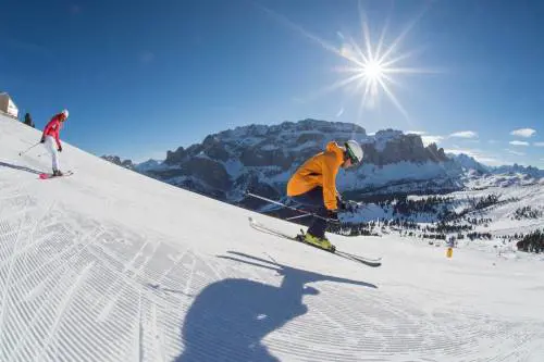 Sci al via da sabato: aperte le piste in 7 aree del Dolomiti Superski