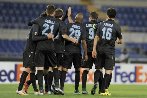 Lazio, vittoria e primato. Fiorentina, che spreco