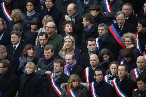 Parigi commemora le 130 vittime della strage