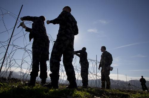 Anche la Macedonia costruisce un muro anti-migranti