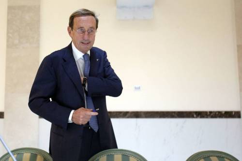 Ora Fini dà lezioni di politica a Berlusconi:  "La rottura con Salvini è un'opportunità"