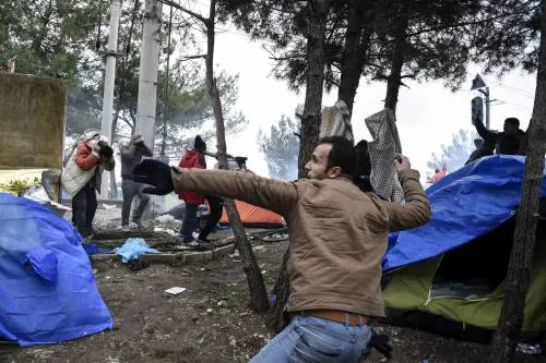 Scontri tra migranti e polizia