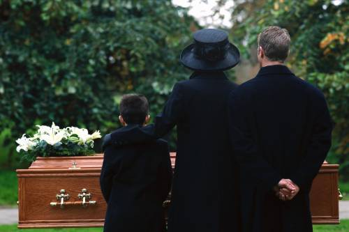Furti in casa durante i funerali: i residenti si rivolgono alle ronde