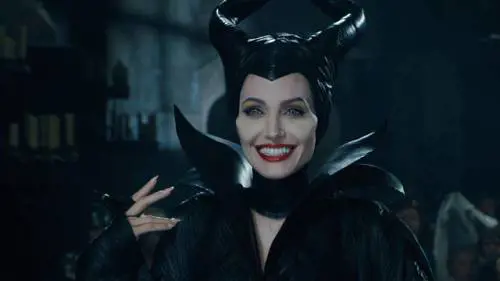 Angelina Jolie è "tossica". Bambole ritirate dal mercato