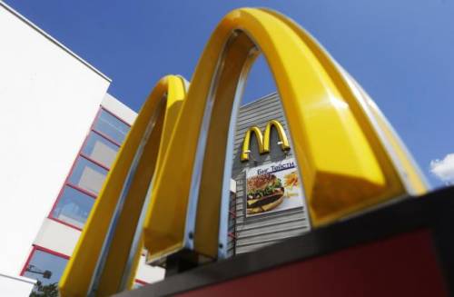 McDonald's ti porta l'hamburger a casa: arrivano le consegne a domicilio