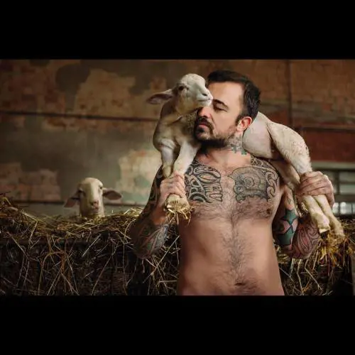 Le vegane contro chef Rubio. Polemica per lo scatto natalizio