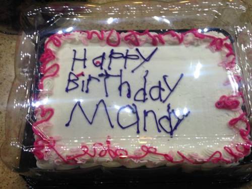 La torta di compleanno decorata da una donna autistica diventata virale sul web
