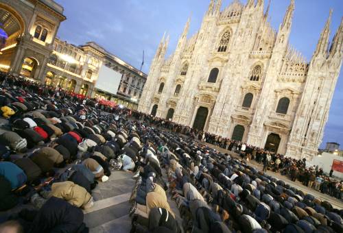 Forza Italia alla Camera propone albo di moschee e imam