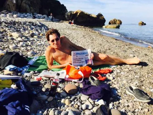 Crocetta posta le sue foto al mare per replicare a Vecchioni