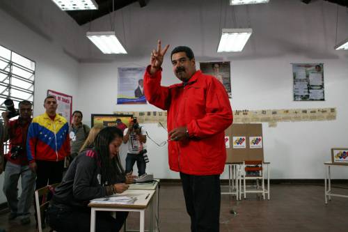 Maduro contro la stampa: sospese le forniture di carta a tre giornali