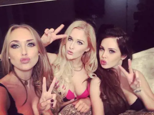 SelfieBrooksSisters, la risposta britannica alle Kardashian