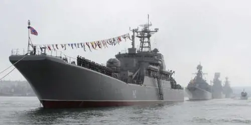 Nave militare russa nel Bosforo. Ankara: "Missili pronti al lancio"