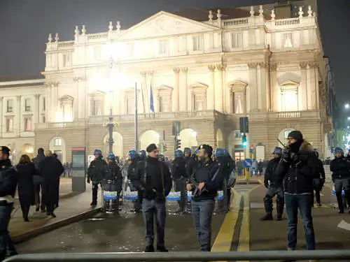 Il filo che unisce la prima della Scala e Parigi
