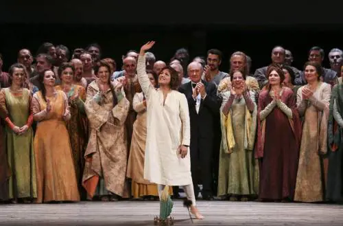 Giovanna, eroina per Le Pen alla Scala diventa una pazza