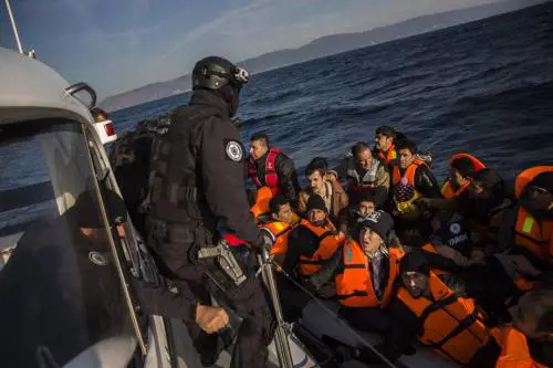 L'Ue si fa la polizia di frontiera: imposta anche ai Paesi contrari
