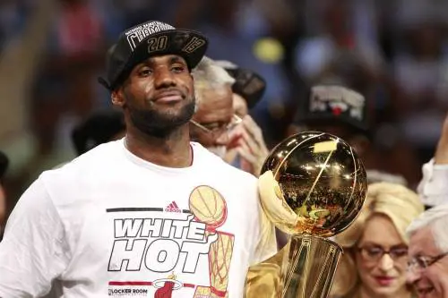 Nike-LeBron, contratto a vita da 500 milioni