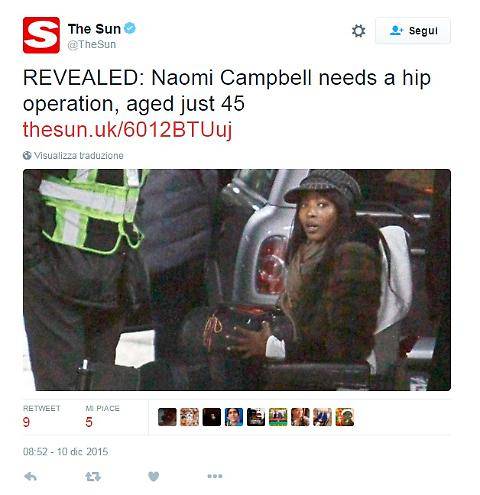 Naomi Campbell in sedia a rotelle