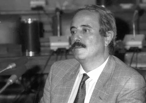 Il Comune rimedia allo sgarbo alla moglie di Falcone