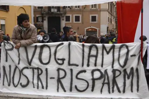 Banca Etruria, l'ammissione choc: "Ospizi e cliniche per vendere bond"