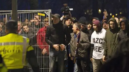 Olanda, città intera si rivolta contro il centro d'accoglienza