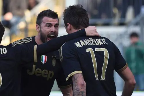 La Juventus batte il Carpi e continua la remuntada