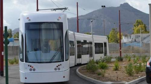 Palermo ora ha il tram: gira a vuoto sui binari