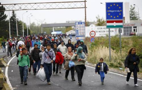 Immigrazione, giro di vite dell'Austria: "Respingiamo in Slovenia chi mente sulla nazionalità"