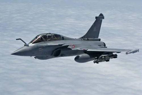 Francia, si lancia per errore durante un volo di prova su un caccia