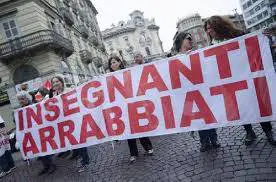 Insegnare in Italia è un lusso per pochi: i precari della scuola non ricevono lo stipendio da settembre 