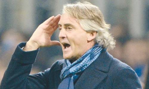 Mancini fa dito medio, poi si scusa L'Inter è nel caos: ultrà contestano