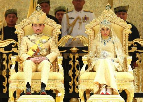Il sultano del Brunei bandisce il Natale: cinque anni a chi festeggia