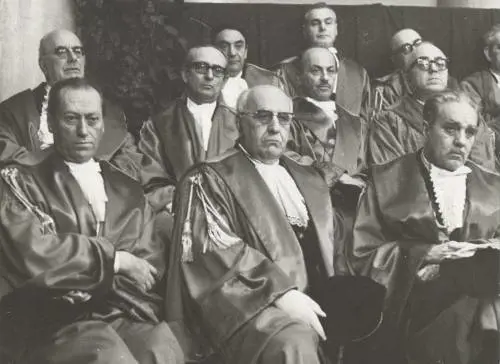 Nella foto Bruno Caccia è il secondo da sinistra nella seconda fila