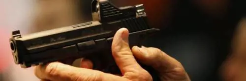 Roma, immigrato aggredisce autista. Lo salva un passante armato
