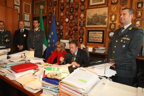 "Case e barca comprate  ​con i soldi dei ragazzi disagiati"