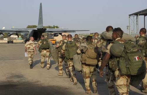La Francia ci riprova in Libia: ora vuole fare guerra all'Isis