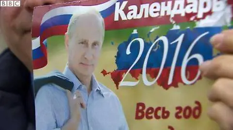 Cani, coccodrilli e kalashnikov: il calendario "tenero" di Putin
