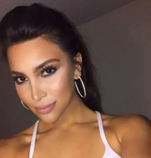 Kamilla Osman, sosia della Kardashian