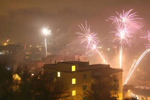 Tutte le città che vieteranno i botti a Capodanno