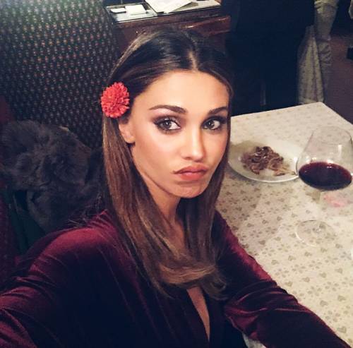 Belen sbotta su Facebook: "Basta pseudo giornalisti"